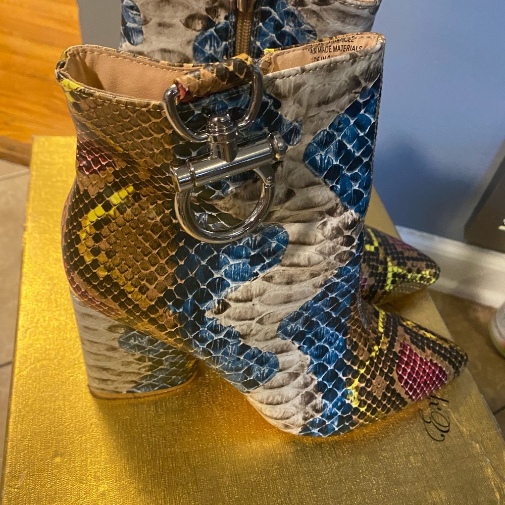 Cape Robbin snake booties